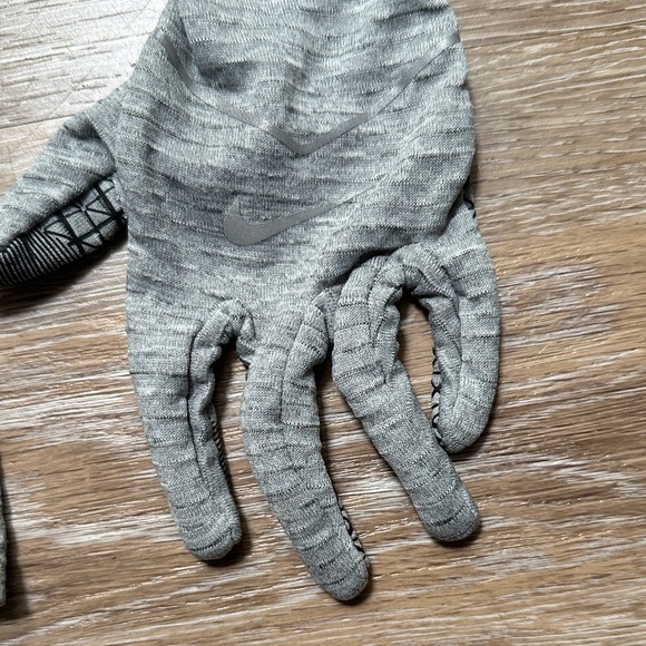 Heather Gray NIKE Sports Gloves - Picture 2 of 8